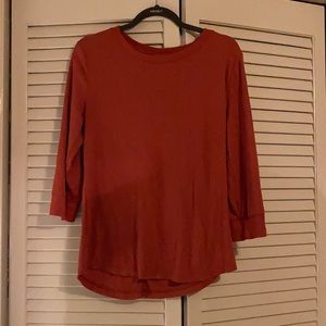 Rust/brick colored 3/4 sleeved ribbed T-shirt size L